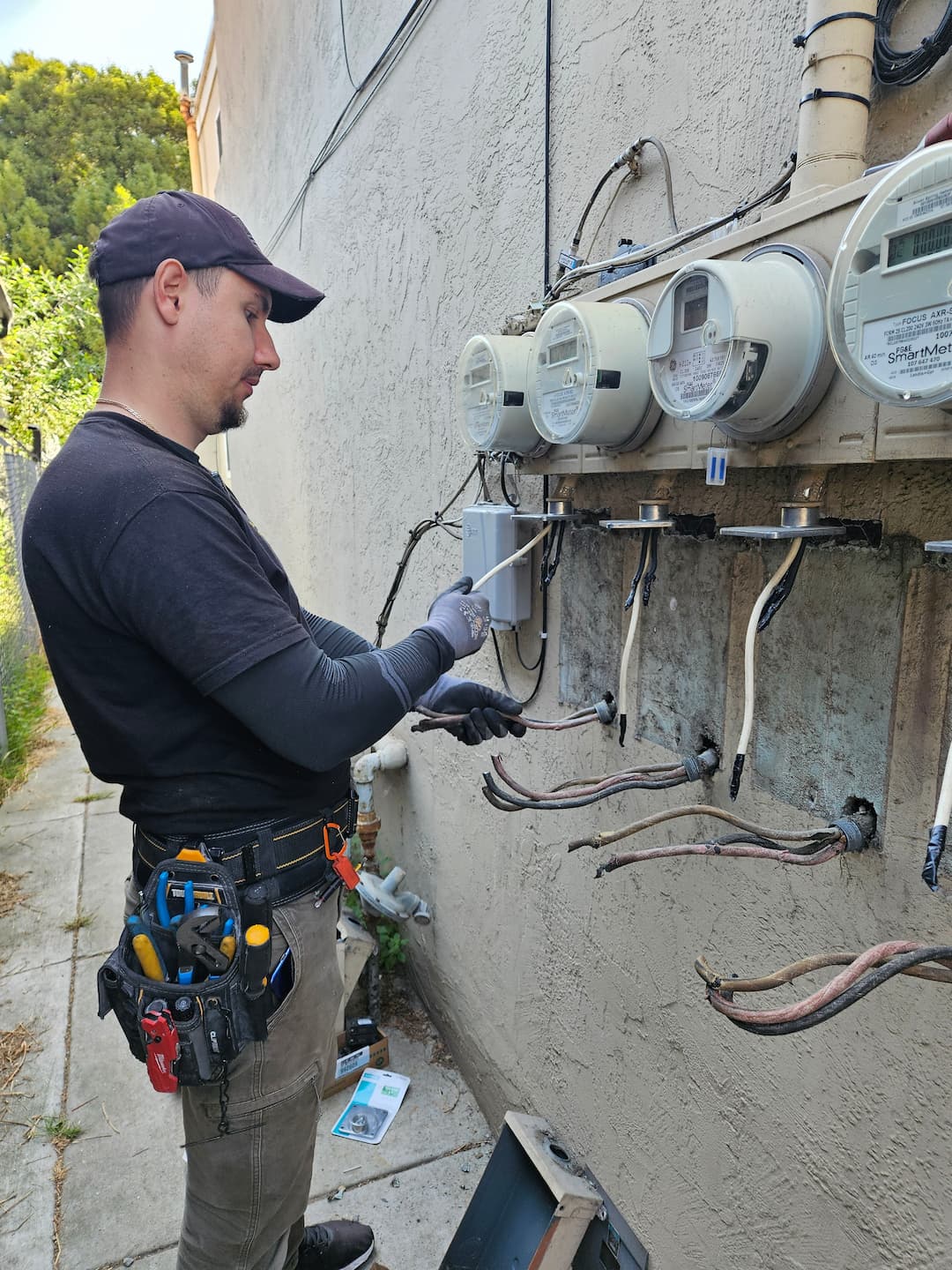 Five-panel replacement for multi-unit property in Oakland