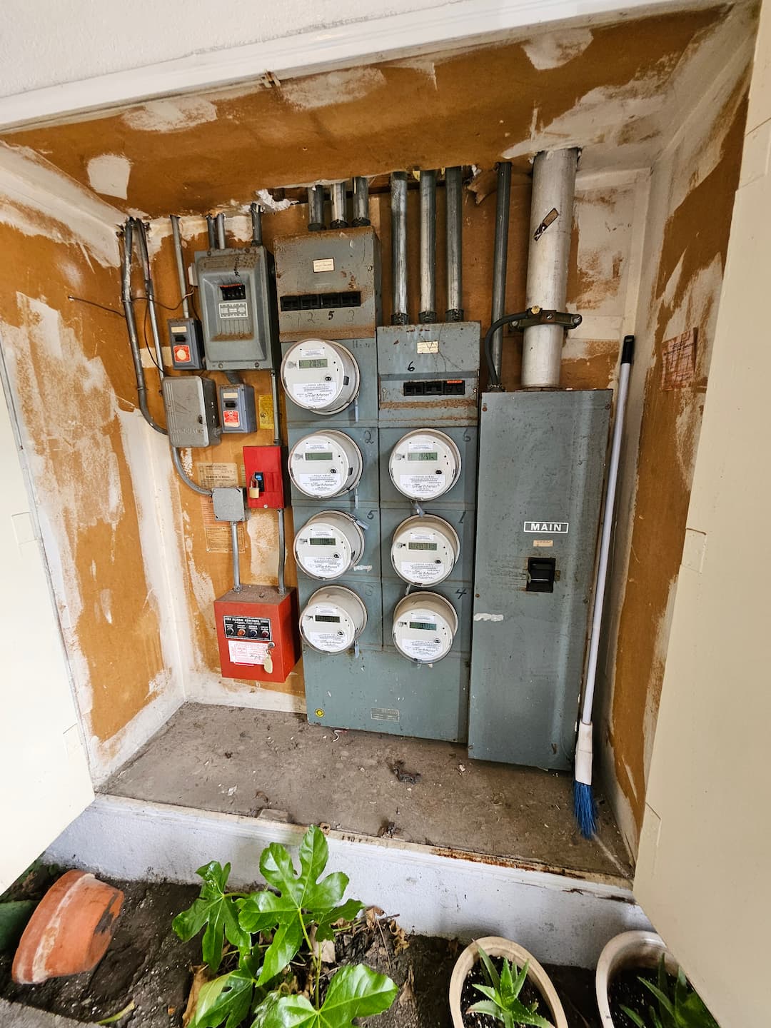 Old Federal Pacific service equipment before replacement