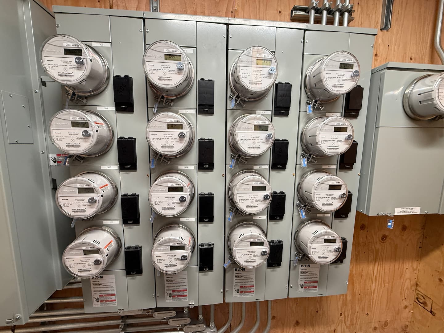 16-unit Zinsco panel replacement on Gough Street